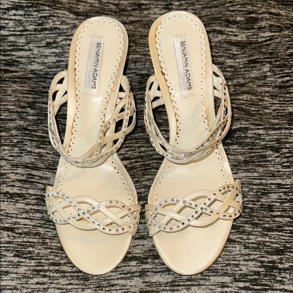 Benjamin Adams London
Womens Ivory Wedding
Open Toe Strappy Heels Size US6 EU36 - Picture 1 of 8